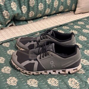 On Men's Athletic Shoes in Black and Gray